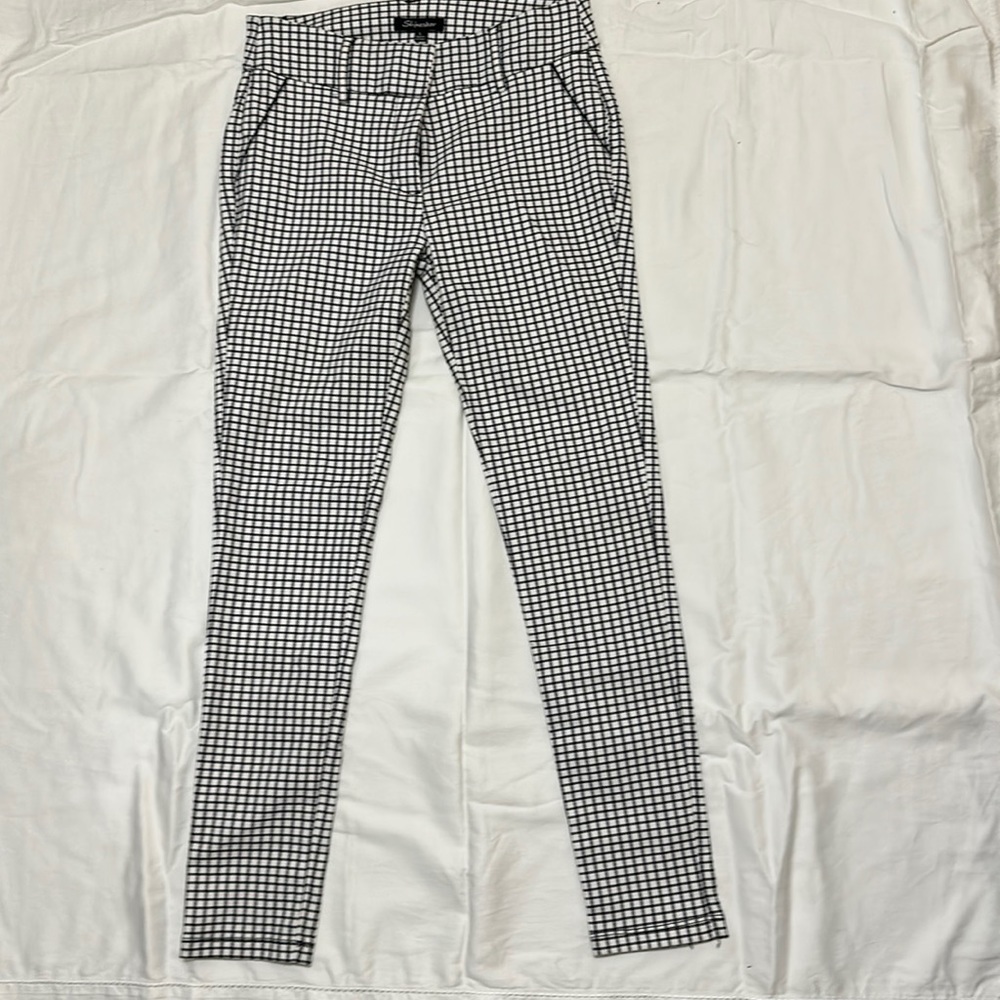 Black and white pattern pants